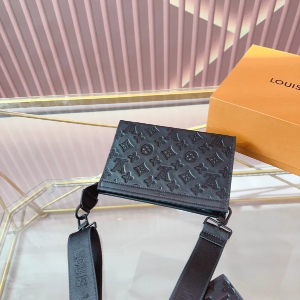 LVBAGS-7-130-3517e2536bfc.webp Louis Vuitton Gaston Wearable Black 22Cm M81115, Designer Handbags, Womens Purse, luxury bags