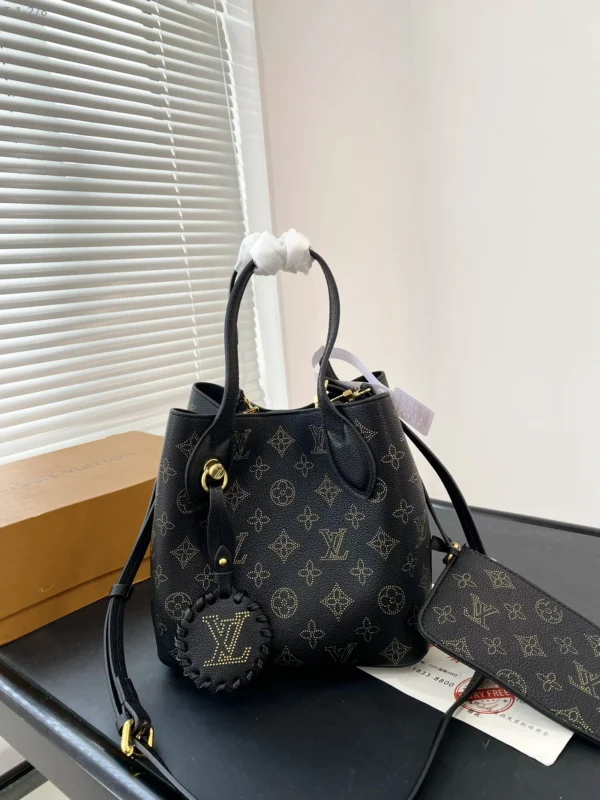 LVBB1-22-6322af90cdd6.webp Louis Vuitton Blossom Pm Black 20Cm M23393, Designer Handbags, Womens Purse, luxury bags