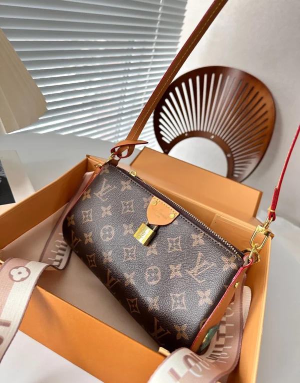LVBB11-1-9d5d06366e89.webp Louis Vuitton Pochette Tirette Monogram Canvas 23Cm M47123, Designer Handbags, Womens Purse, luxury bags