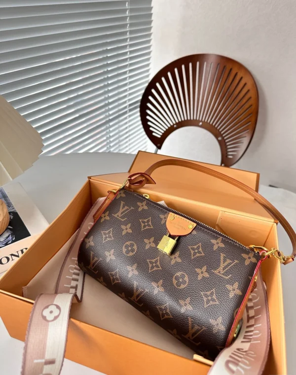 LVBB12-775c769bd857.webp Louis Vuitton Pochette Tirette Monogram Canvas 23Cm M47123, Designer Handbags, Womens Purse, luxury bags