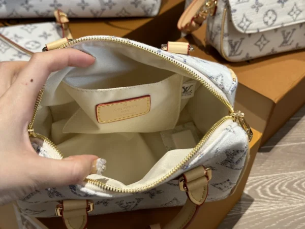 LVBMB1-98a9a7000814.webp Louis Vuitton Speedy Bandoulire 20 Multicolor Beige 20Cm M24709, Designer Handbags, Womens Purse, luxury bags