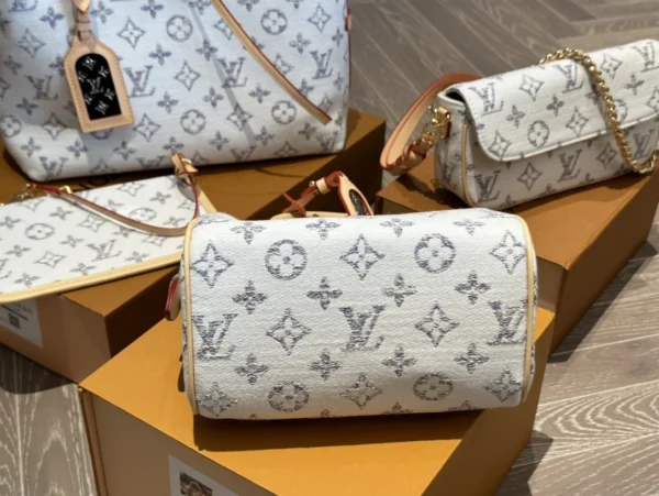 LVBMB4-8f6e1b0a336d.webp Louis Vuitton Speedy Bandoulire 20 Multicolor Beige 20Cm M24709, Designer Handbags, Womens Purse, luxury bags