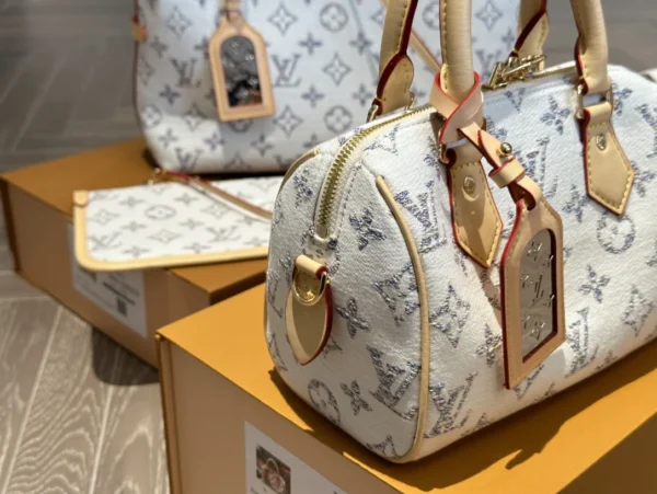 LVBMB7-a23c1aa235e8.webp Louis Vuitton Speedy Bandoulire 20 Multicolor Beige 20Cm M24709, Designer Handbags, Womens Purse, luxury bags