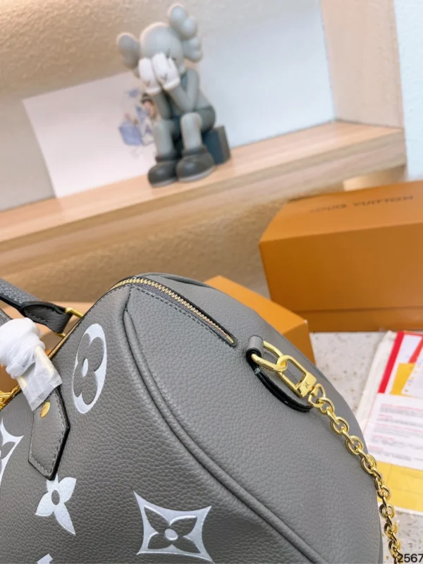 LVBP3-6-f30309b3aeb1.webp Louis Vuitton Speedy Bandouli Re 20 Monogram Empreinte Leather 20Cm M46575, Designer Handbags, Womens Purse, luxury bags
