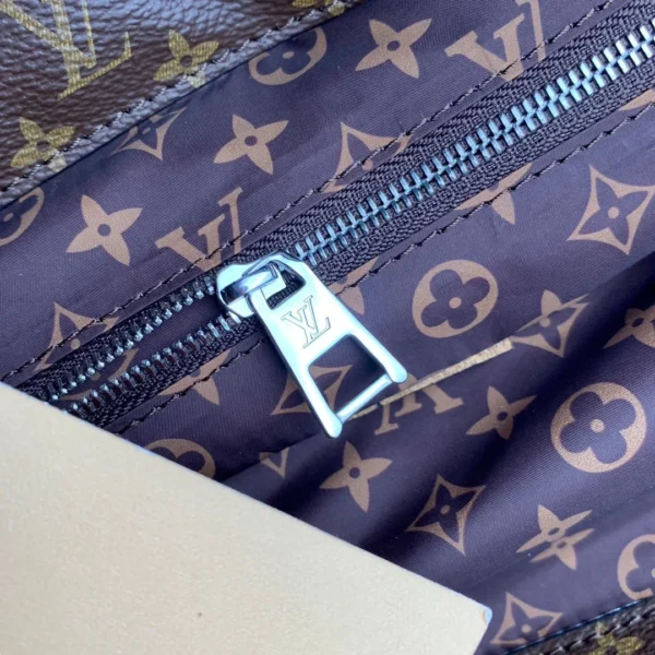 Louis-Vuitton-Pillow-Onthego-GM-Silver2-ccf7a5aa09b7.webp Louis Vuitton Onthego Gm Silver Giant Monogram Econyl Pillow M21053 41cm, Designer Handbags, Womens Purse, luxury bags