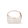 M12433-c2781702893b-1.webp Hills Pochette