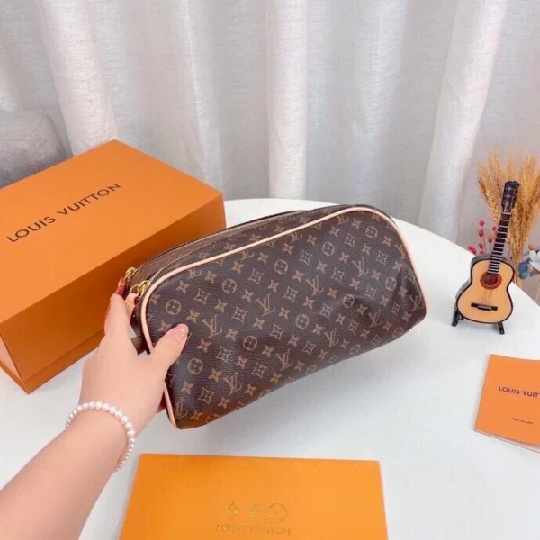 Louis Vuitton Dopp Kit Toilet Pouch Monogram Canvas 27Cm M44494, Designer Handbags, Womens Purse, luxury bags