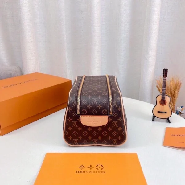 Louis Vuitton Dopp Kit Toilet Pouch Monogram Canvas 27Cm M44494, Designer Handbags, Womens Purse, luxury bags
