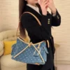 O1CN01Bqjh7Q1Odvvx35GpC_3496431729.webp Louis Vuitton Carryall Cargo PM Bag Blue Denim 33.5cm M28287