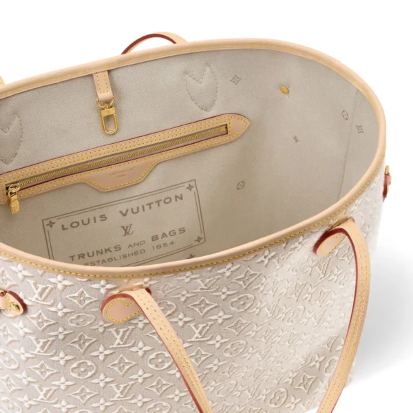 SUPERCLONE-2026-06-30T090407.353-6e3b883e2304.webp Louis Vuitton Neverfull MM Monogram Emblème Peuplier Motif 47cm M2A381