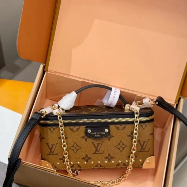 SUPERCLONE-2026-06-30T115152.128-bfc3a20f53b3.webp Louis Vuitton Vanity Pouch Trunk 20cm M29548