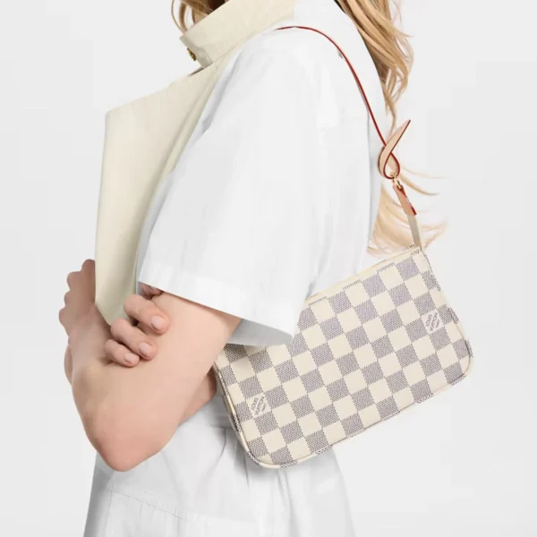 SUPERCLONE-2026-06-30T160144.689-77fa91db5284.webp Louis Vuitton Pochette Accessory Bags 22cm N40915