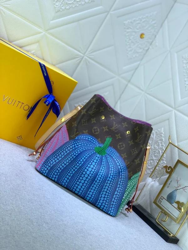 Louis Vuitton X Yayoi Kusam Neonoe Mm 26Cm M46473, Designer Handbags, Womens Purse, luxury bags