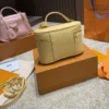 WhatsApp-Image-2026-06-30-at-09.26.50-5507d236931e.webp Louis Vuitton Vanity Chain Pouch 19cm M29051