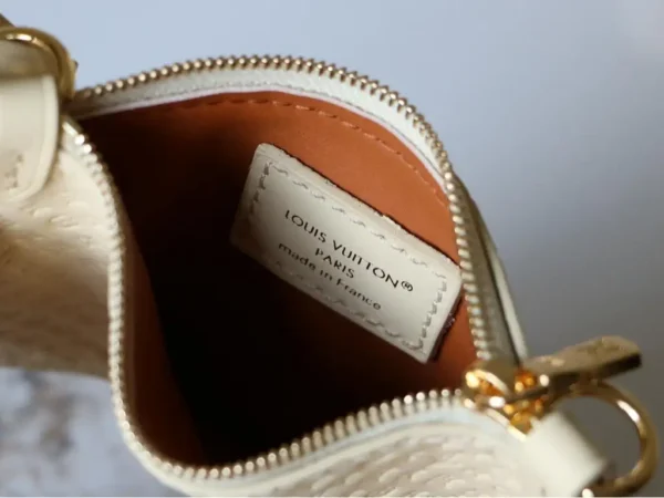 WhatsApp-Image-2026-06-30-at-11.07.36-7-3dbf49abfc0d.webp Louis Vuitton All In BB Bag Banane Gold 16cm M29479