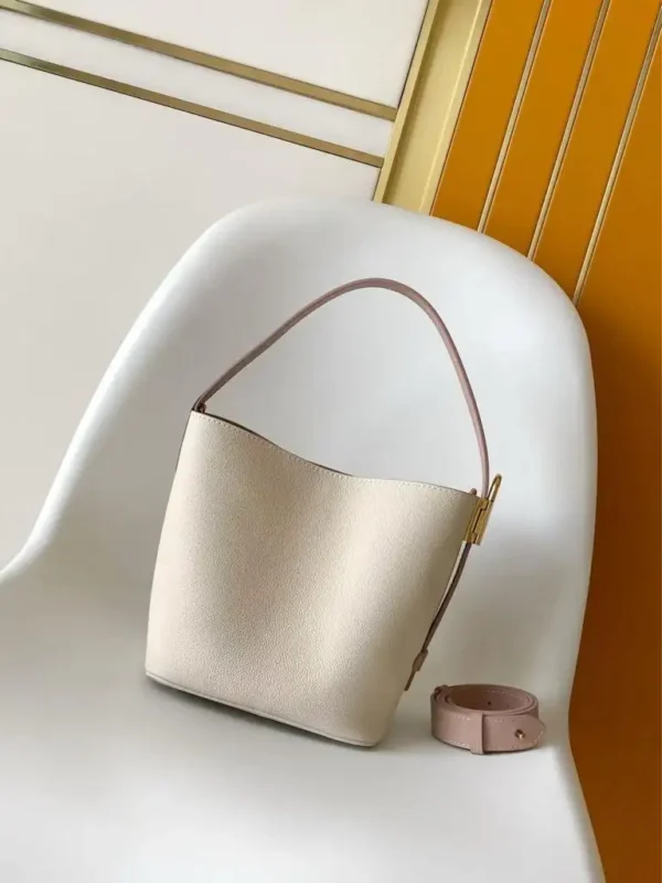 WhatsApp-Image-2026-06-30-at-11.18.12-2-b8f3555b80fb.webp Louis Vuitton Low Key All In BB 16cm M29112