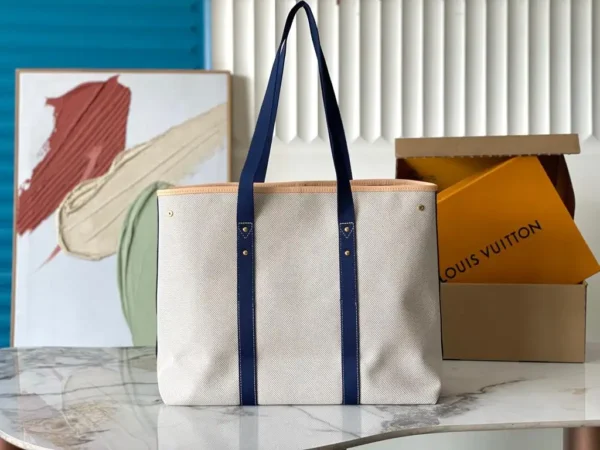 WhatsApp-Image-2026-06-30-at-11.24.28-1-2d8237379a34.webp Louis Vuitton Escale Bag Ocean Blue M28503