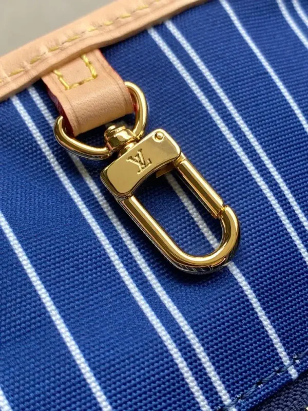 WhatsApp-Image-2026-06-30-at-11.24.28-7-a237e5b0fcba.webp Louis Vuitton Escale Bag Ocean Blue M28503