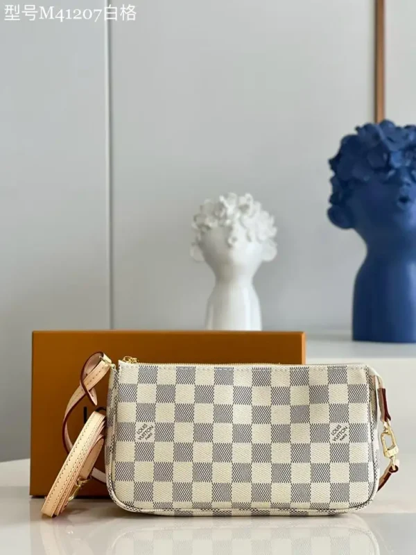WhatsApp-Image-2026-06-30-at-11.30.13-08cb89d980f4.webp Louis Vuitton Pochette Accessory Bags 22cm N40915