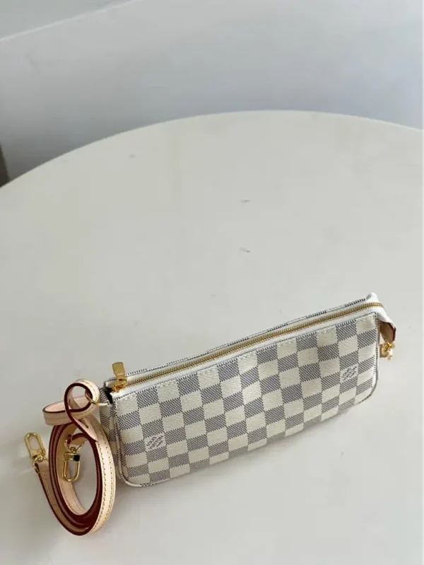 WhatsApp-Image-2026-06-30-at-11.30.13-1-5e7877ecc5c5.webp Louis Vuitton Pochette Accessory Bags 22cm N40915