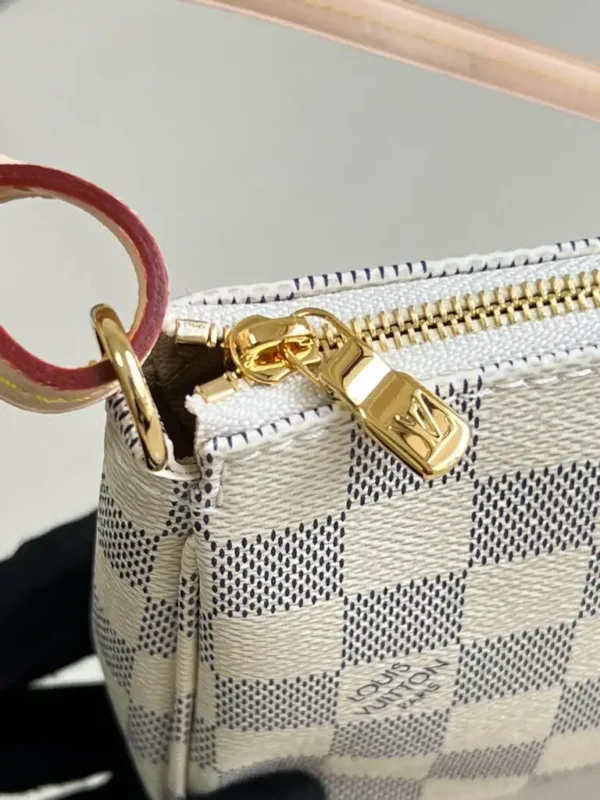 WhatsApp-Image-2026-06-30-at-11.30.14-2-2d9685b82c44.webp Louis Vuitton Pochette Accessory Bags 22cm N40915