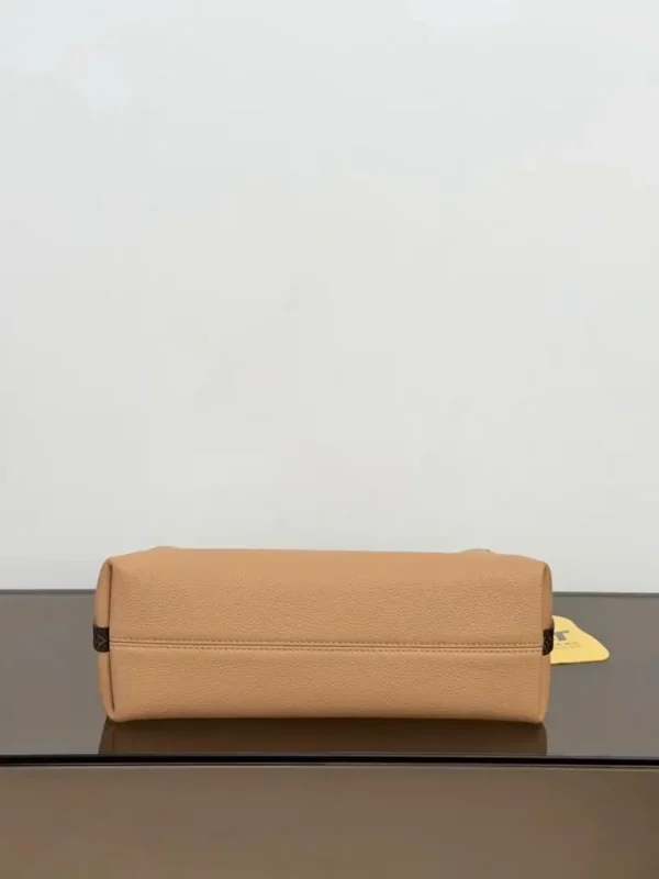 WhatsApp-Image-2026-06-30-at-17.20.41-3-7866e566d6be.webp Louis Vuitton Multipass Bag Arizona Beige 30cm M28029