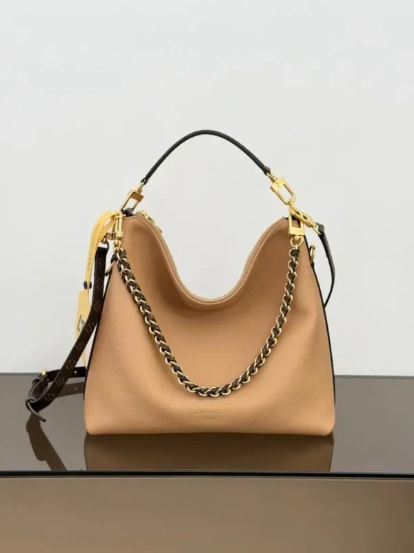 WhatsApp-Image-2026-06-30-at-17.20.41-e32f08aeeae3.webp Louis Vuitton Multipass Bag Arizona Beige 30cm M28029