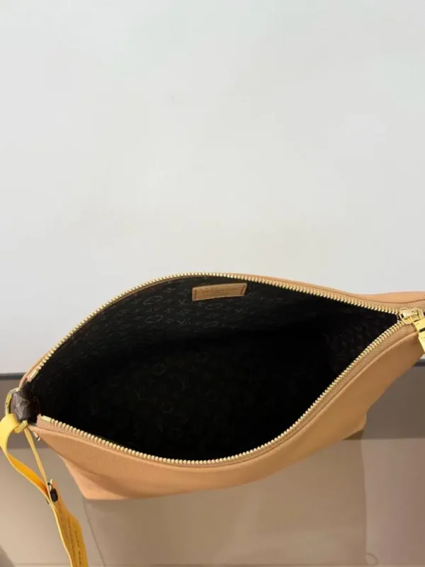 WhatsApp-Image-2026-06-30-at-17.20.42-3-8a3e5eabef15.webp Louis Vuitton Multipass Bag Arizona Beige 30cm M28029
