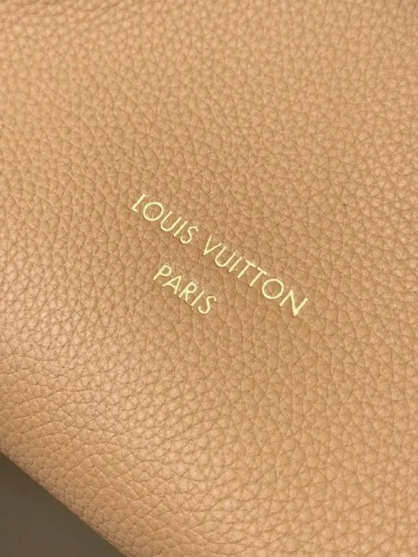 WhatsApp-Image-2026-06-30-at-17.20.42-e1bcedafd7b6.webp Louis Vuitton Multipass Bag Arizona Beige 30cm M28029