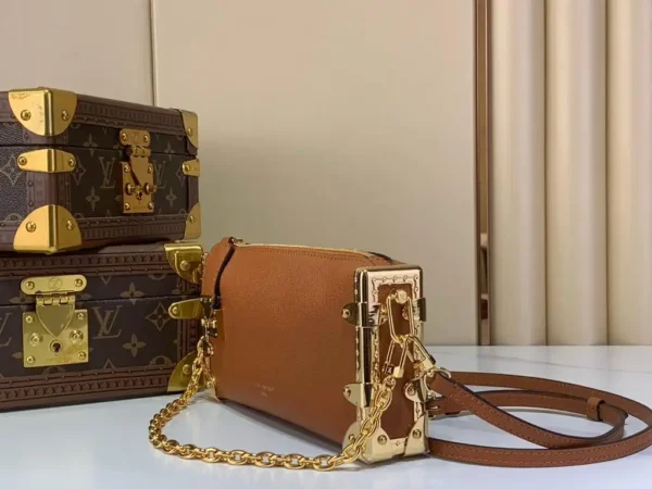 WhatsApp-Image-2026-06-30-at-17.21.08-1-ce55ece19202.webp Louis Vuitton Slim Trunk Bag Brown 23cm M29088
