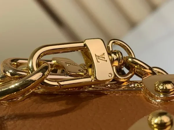 WhatsApp-Image-2026-06-30-at-17.21.09-5-c60a38abe9cd.webp Louis Vuitton Slim Trunk Bag Brown 23cm M29088