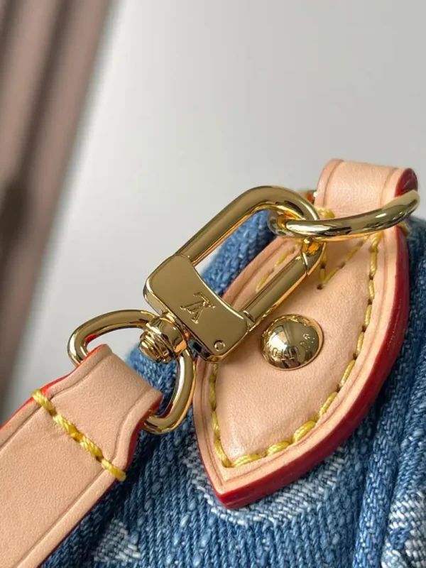WhatsApp-Image-2026-06-30-at-17.22.08-3-b4f687df54aa.webp Louis Vuitton Pochette Valley Bag Denim Blue 21cm M13571