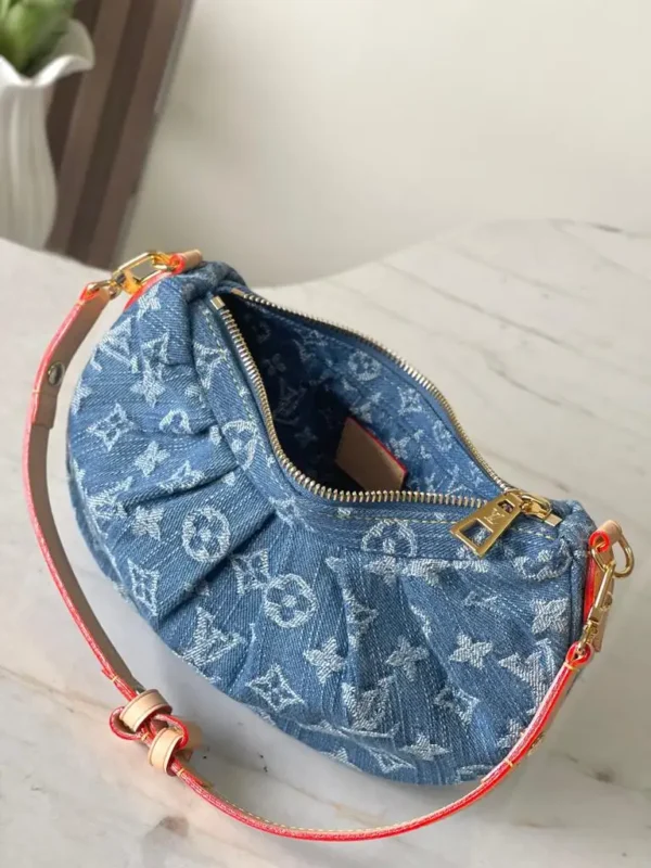 WhatsApp-Image-2026-06-30-at-17.22.08-6-ab638f169379.webp Louis Vuitton Pochette Valley Bag Denim Blue 21cm M13571