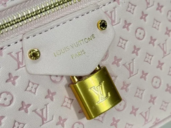 WhatsApp-Image-2026-06-30-at-17.22.31-7-74bc8fa2b320.webp Louis Vuitton Vanity Chain Pouch Light Bliss Cream 19cm M29344
