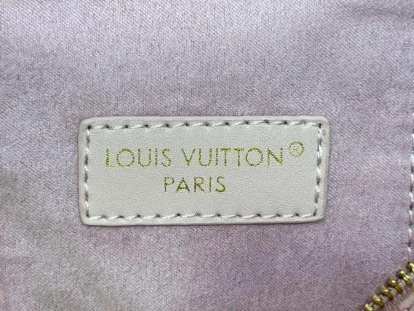WhatsApp-Image-2026-06-30-at-17.22.32-1-412aabe0b7ed.webp Louis Vuitton Vanity Chain Pouch Light Bliss Cream 19cm M29344