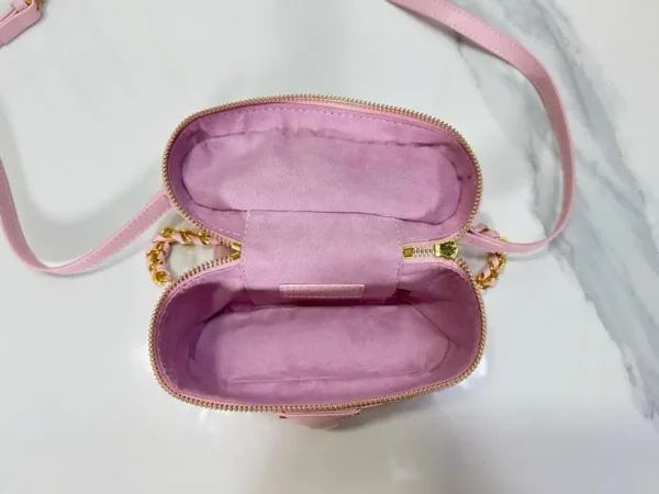 WhatsApp-Image-2026-06-30-at-17.22.32-1456dbcaa2b6.webp Louis Vuitton Vanity Chain Pouch Light Bliss Cream 19cm M29344