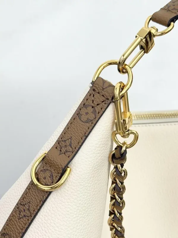 WhatsApp-Image-2026-06-30-at-17.24.05-1-e2882ef3ee88.webp Louis Vuitton Multipass Bag Vanilla 30cm M29094