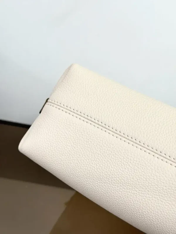 WhatsApp-Image-2026-06-30-at-17.24.05-2-f6bbe6bd9359.webp Louis Vuitton Multipass Bag Vanilla 30cm M29094