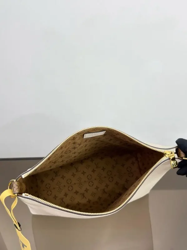 WhatsApp-Image-2026-06-30-at-17.24.05-3-ce0393ee1fe0.webp Louis Vuitton Multipass Bag Vanilla 30cm M29094