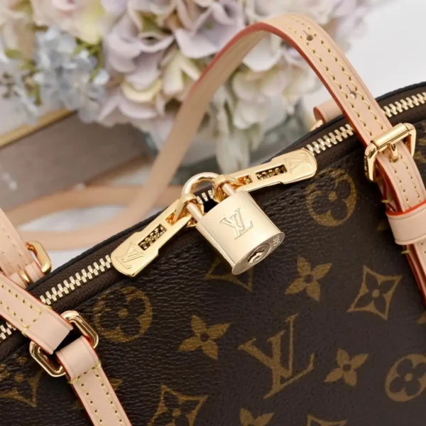 WhatsApp-Image-2026-06-30-at-17.30.46-3-47a3e259fa22.webp Louis Vuitton Squire PM Bag 30cm M28951