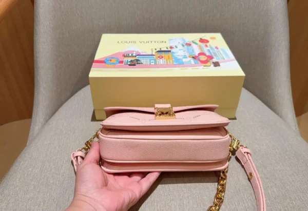 WhatsApp-Image-2026-07-01-at-09.49.19.webp Louis Vuitton Pochette Métis East West 21.5cm M29488