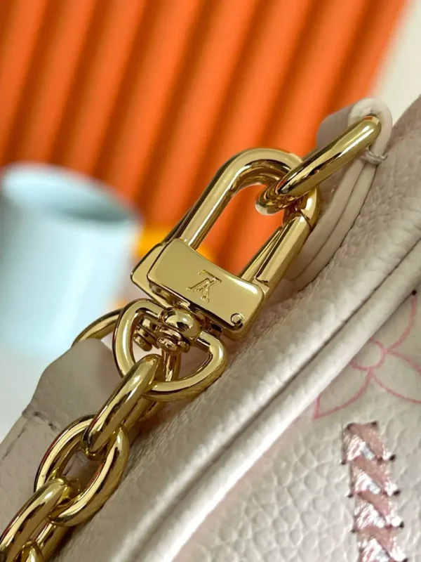 WhatsApp-Image-2026-07-01-at-09.50.14-1b0dbff0a586.webp Louis Vuitton Ivy Bag Light Bliss Couture Cream 23.5cm M29502