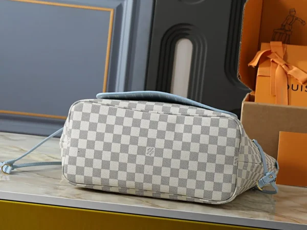 WhatsApp-Image-2026-07-01-at-10.05.19-faf40f0c999b.webp Louis Vuitton Neverfull Inside Out MM Bag 47cm N40946