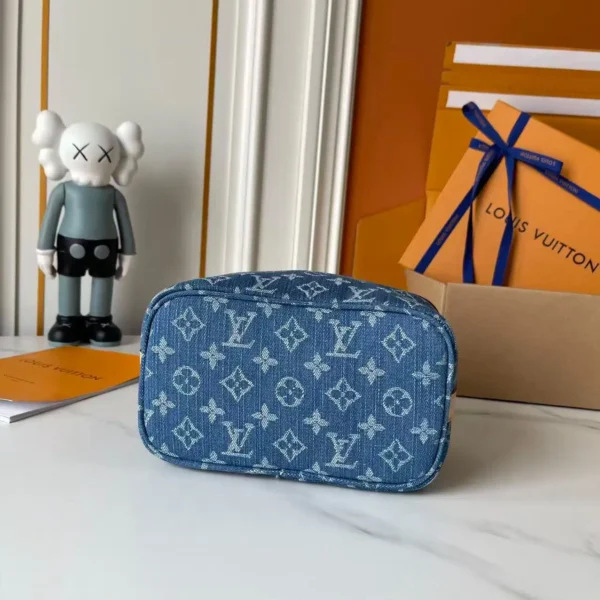 WhatsApp-Image-2026-07-01-at-13.57.48.webp Louis Vuitton Cruiser Toiletry Bag 22cm M27945