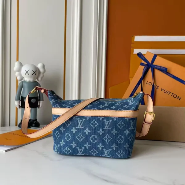 WhatsApp-Image-2026-07-01-at-13.57.49.webp Louis Vuitton Cruiser Toiletry Bag 22cm M27945