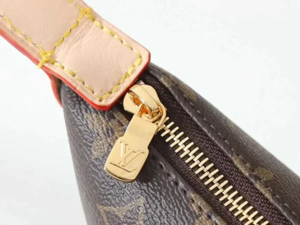 WhatsApp-Image-2026-07-01-at-15.45.51.webp Louis Vuitton Pochette Hills Bag Monogram 18.5cm M27509