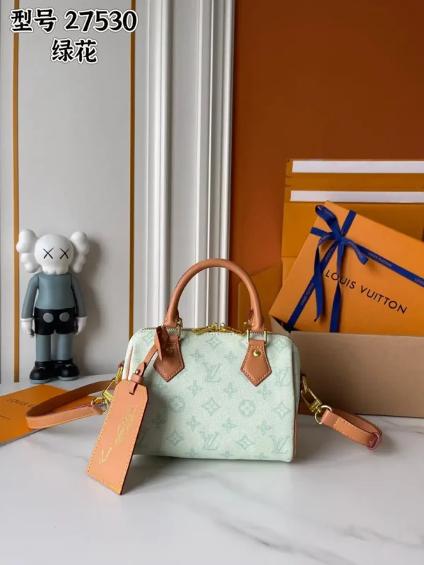 WhatsApp-Image-2026-07-01-at-18.27.42.webp Louis Vuitton Speedy Bandoulière 20 Bag Monogram Origine Vert Asnière M27530