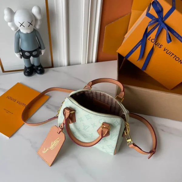 WhatsApp-Image-2026-07-01-at-18.27.52.webp Louis Vuitton Speedy Bandoulière 20 Bag Monogram Origine Vert Asnière M27530