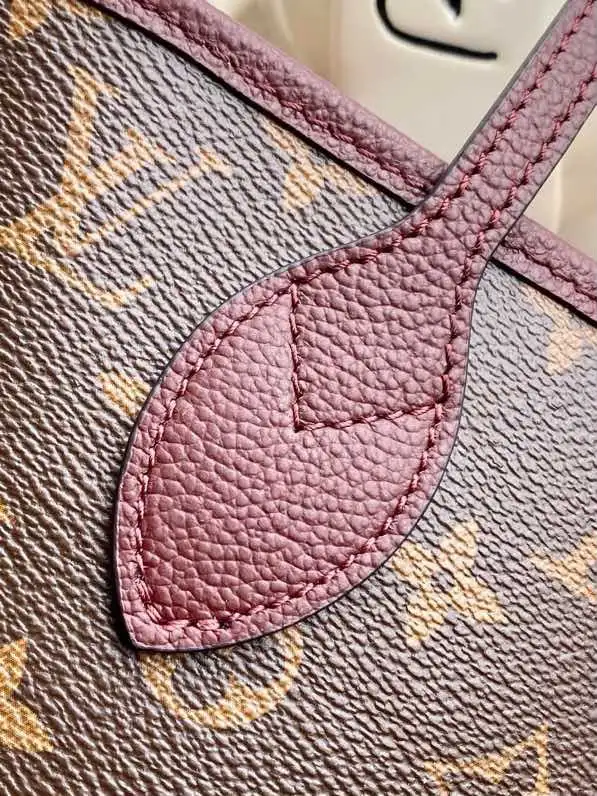 WhatsApp-Image-2026-07-02-at-09.53.37-1.webp Louis Vuitton Neverfull Inside Out MM Bag Monogram Canvas 47cm M28377