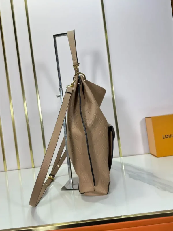 WhatsApp-Image-2026-07-02-at-14.32.38.webp Louis Vuitton Métis Hobo Bag Tuape Color 35cm M27937